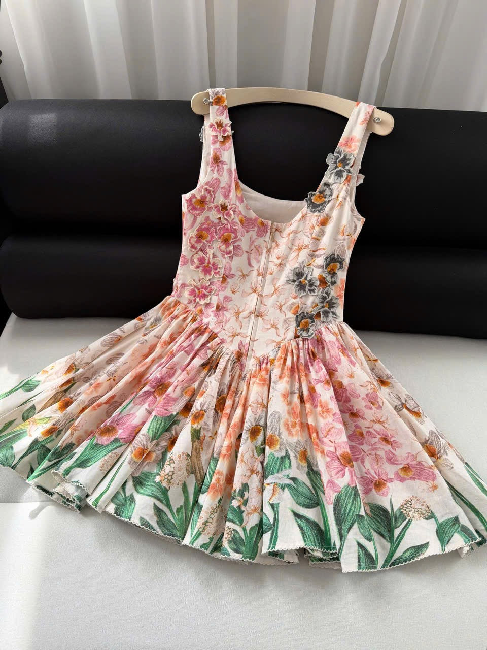 Floral Sleeveless Mini Dress – Soft Elegant Style